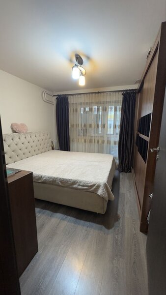 Patru camere langa Metrou Costin Georgian.