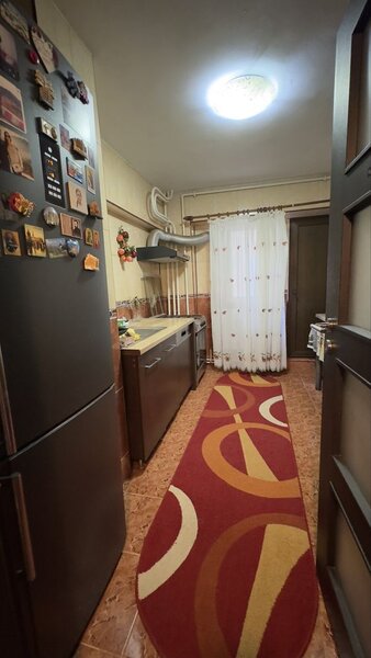 Patru camere langa Metrou Costin Georgian.